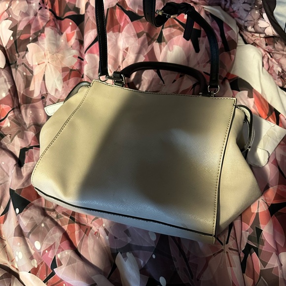 Guess cross body purse - Picture 6 of 6